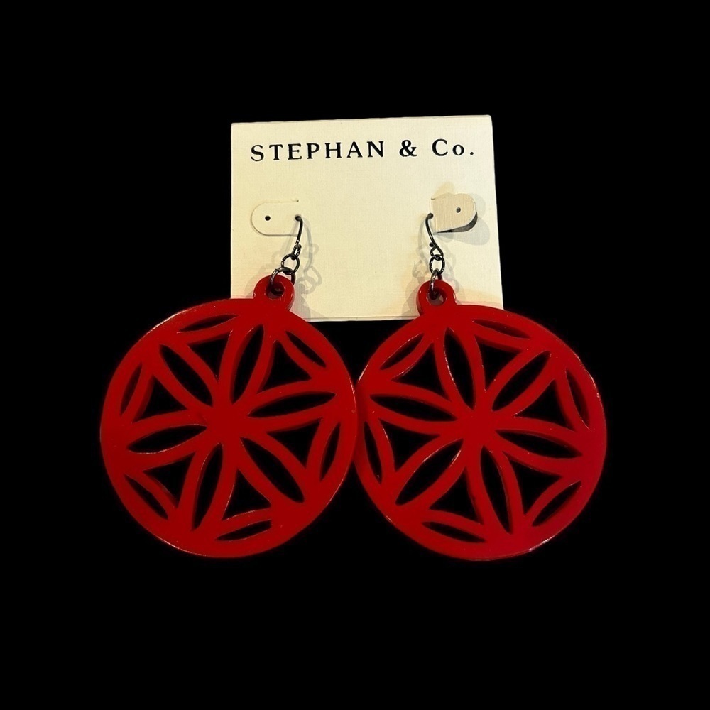 Stephan and Co. Red Resin Geometric Flower Starfish Design pierced Earrings - Picture 2 of 8